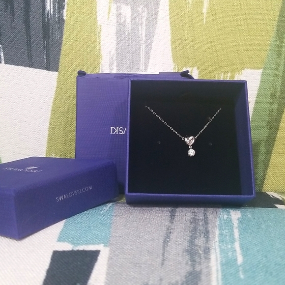 Authentic Swarovski Heart Drop Necklace EUC - Picture 2 of 14
